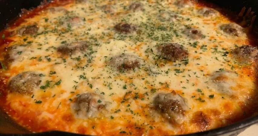 5-ingredient Cheesy Meatball Casserole