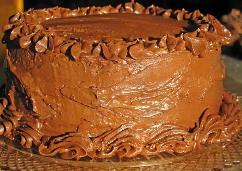 HERSHEY’S PERFECTLY CHOCOLATE CAKE