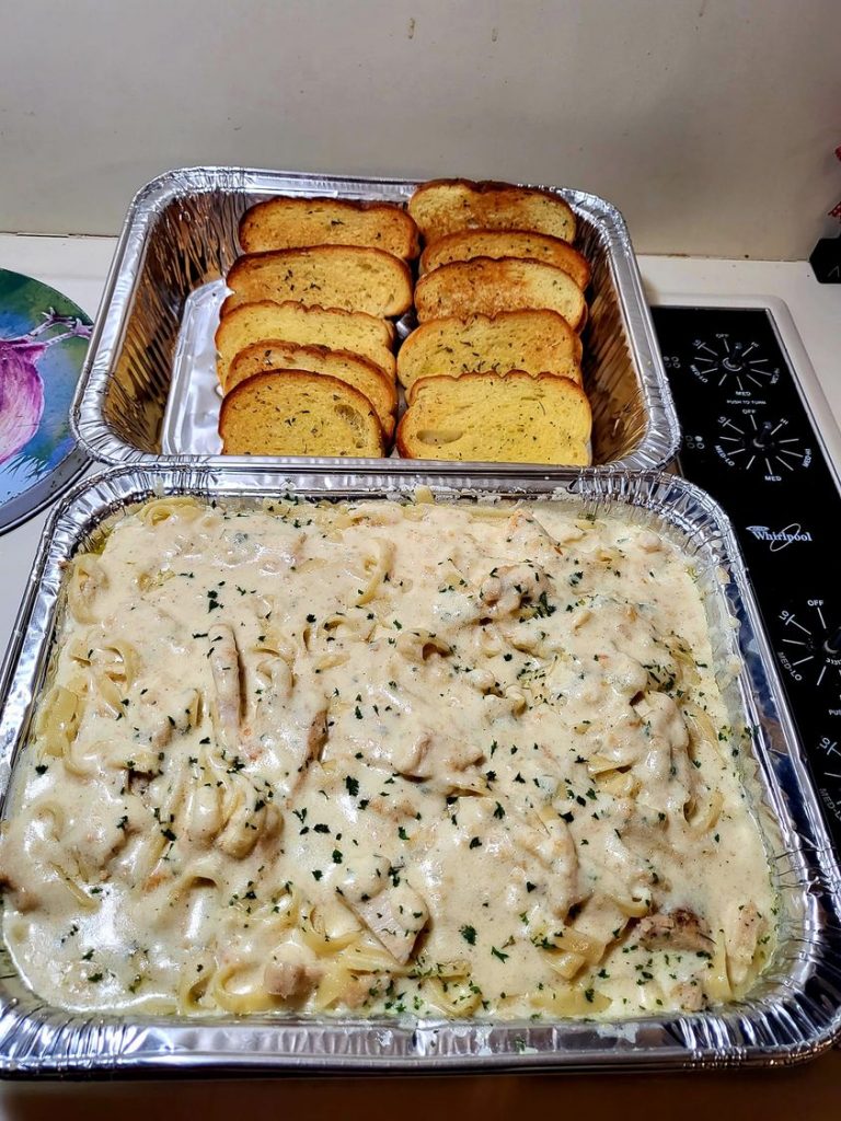 CHICKEN FETTUCCINE ALFREDO WITH ROASTED GARLIC