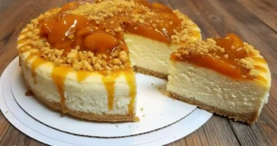 Peach Cobbler Cheesecake