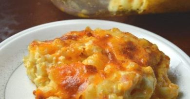 "Creamy Baked Mac and Cheese: A Delectable Culinary Creation