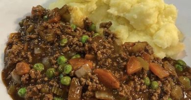 Mince and Tatties: A delicious blend of minced beef, carrots, and mashed potatoes in a savory gravy – a comforting classic.