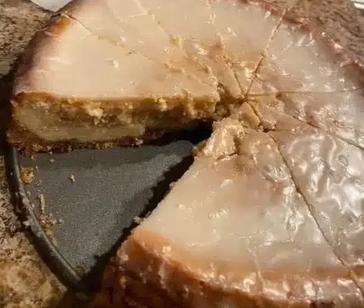 Honey Bun Cheesecake Recipe - Creamy cheesecake topped with cinnamon-infused glaze