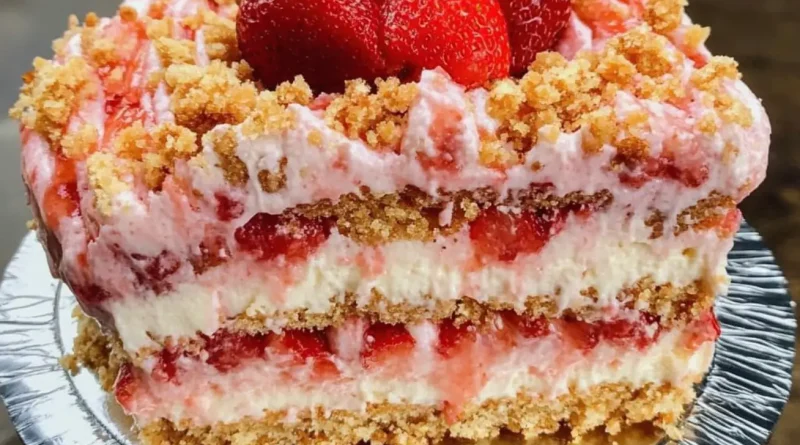 Berrylicious Strawberry Crunch Cake: A Delicious Delight for Any Occasion!
