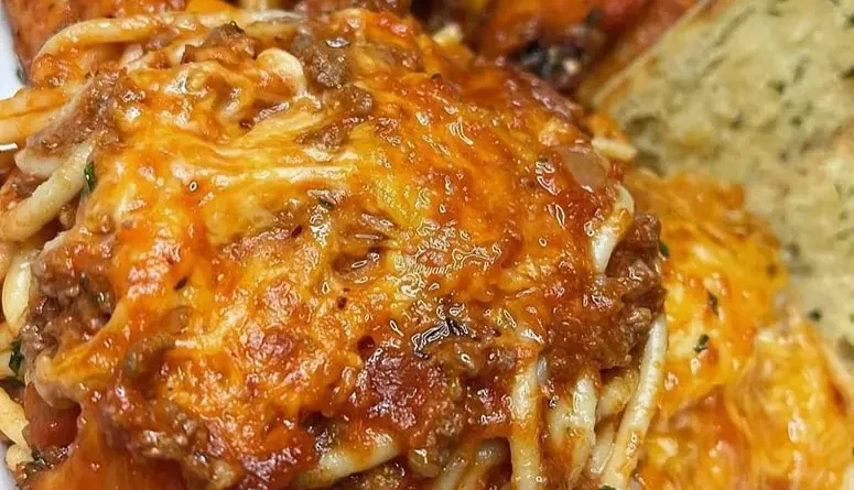 Cheesy Spaghetti, Old Bay Wings, and Garlic Bread