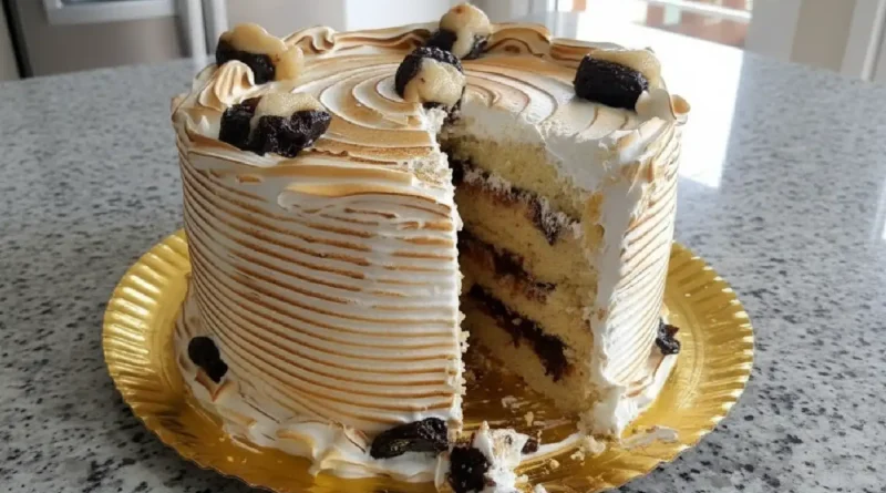 The Ultimate Vanilla Cake with Blueberry Filling and Marshmallow Cream Recipe